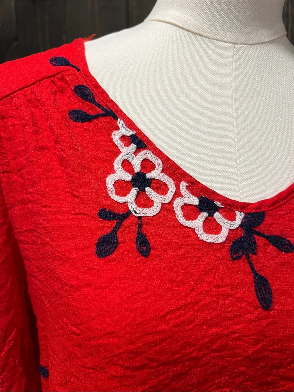 Anthropologie Kindred Red Floral Embroidered Crinkle Top L Gauze Puff Boho Chic